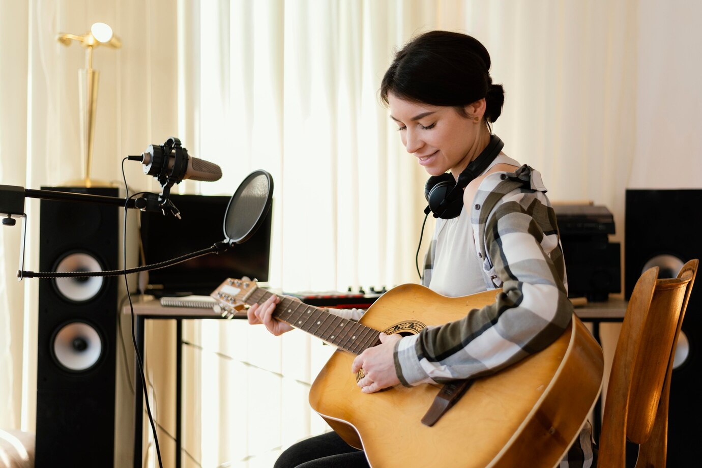 Clase grupal de instrumentos de música clásica en conservatorio privado de Valencia